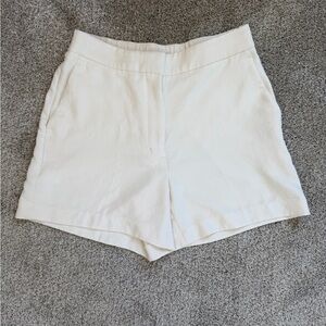 Aritzia The Limitless Short Crepette white 10